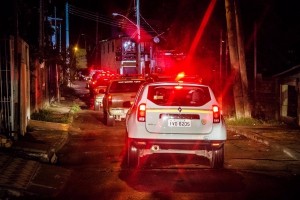 A operação tenta garantir a segurança, especialmente em áreas onde recentemente ocorreram conflitos entre grupos rivais, como nas vilas Bom Jesus e Grande Cruzeiro.
