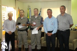 Homenagem foi entregue pelo prefeito Antonio Cettolin - Créditos: Valéria Loch, Divulgação